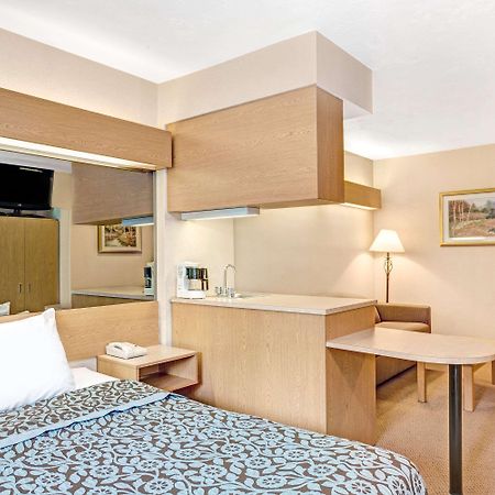 Days Inn By Wyndham Sturbridge Extérieur photo