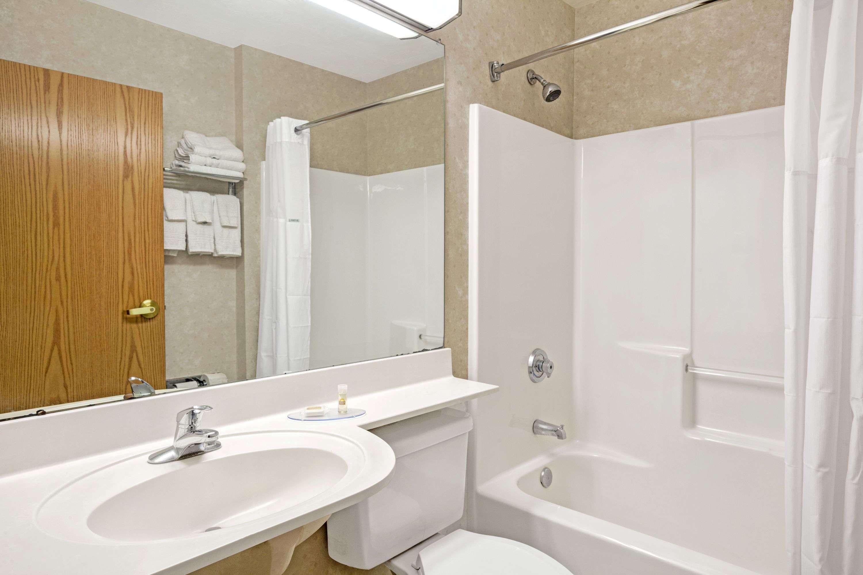 Days Inn By Wyndham Sturbridge Extérieur photo