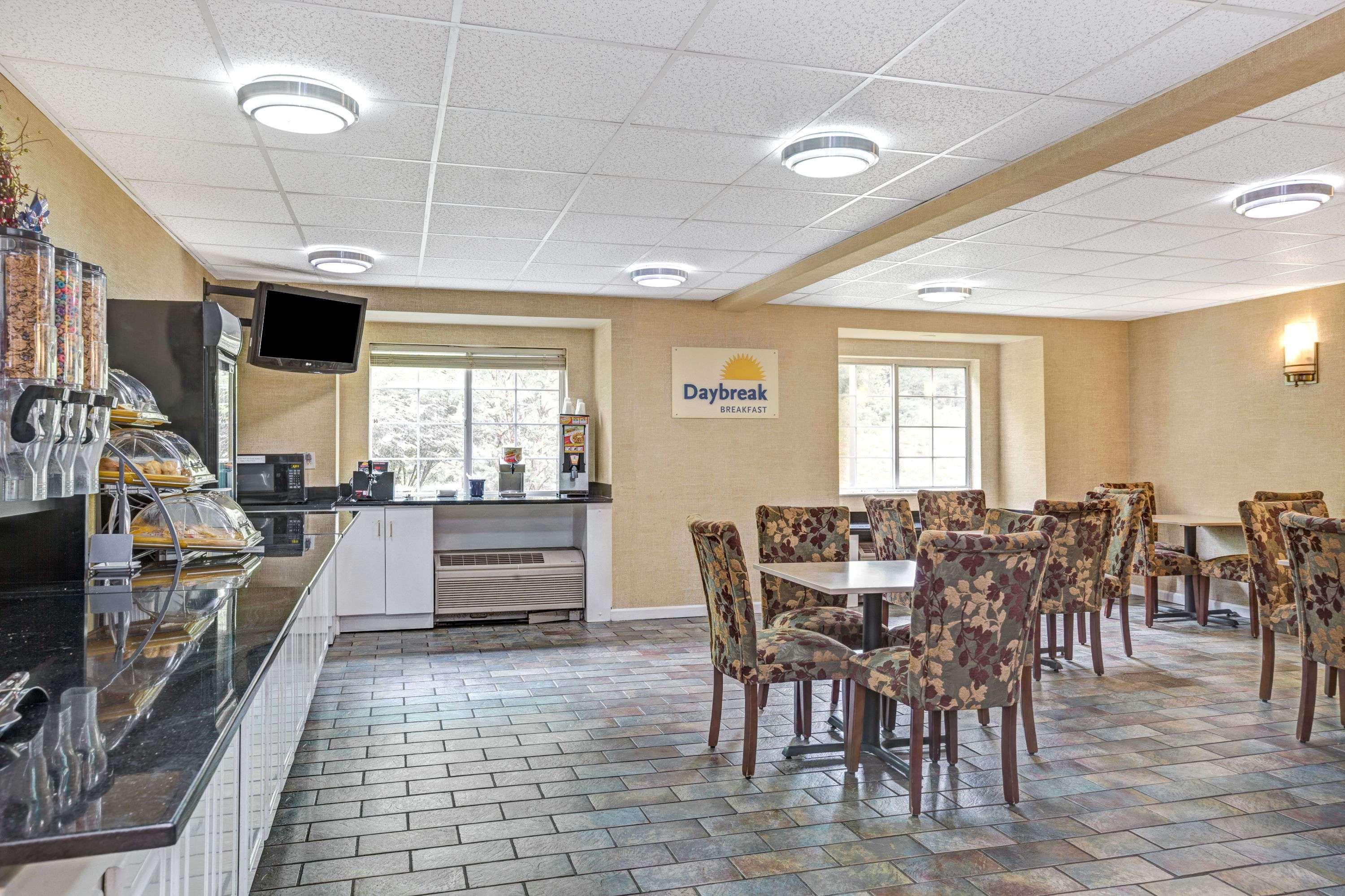 Days Inn By Wyndham Sturbridge Extérieur photo
