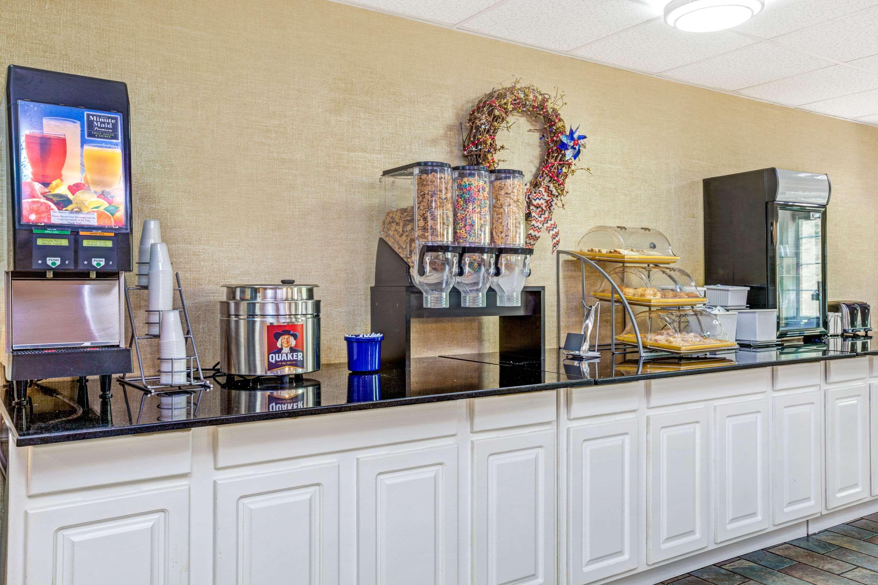 Days Inn By Wyndham Sturbridge Extérieur photo